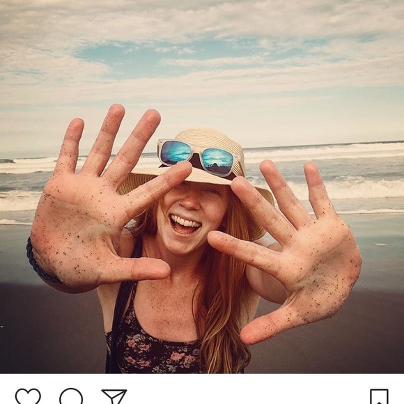 Meet your Posher, Allison AYYY - Picture 3 of 5